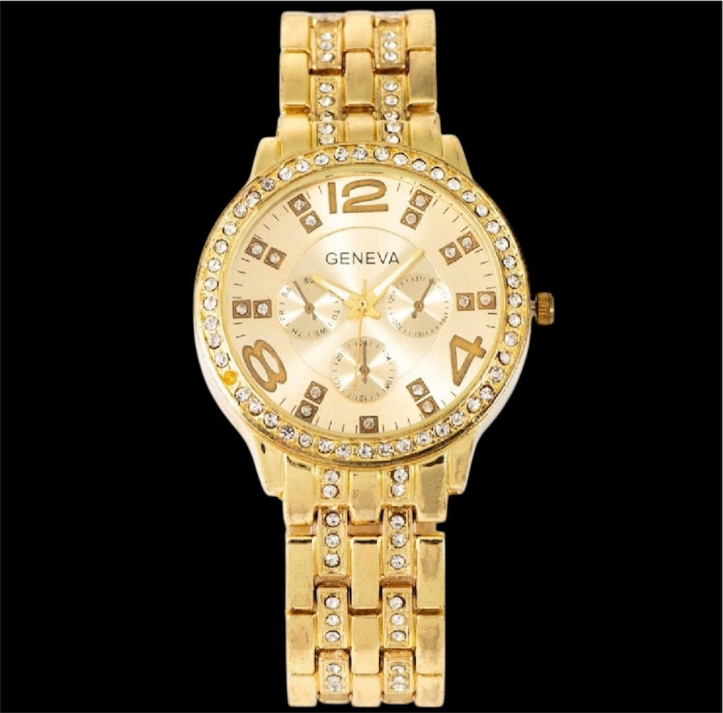 Ensemble de trois montres-bracelets pour femme.